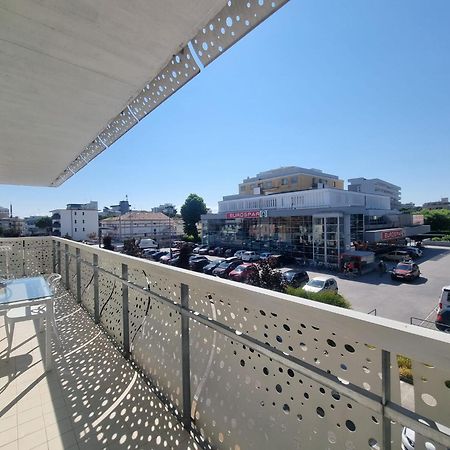 Appart-Hotel Holiday Lignano Sabbiadoro Exterior foto