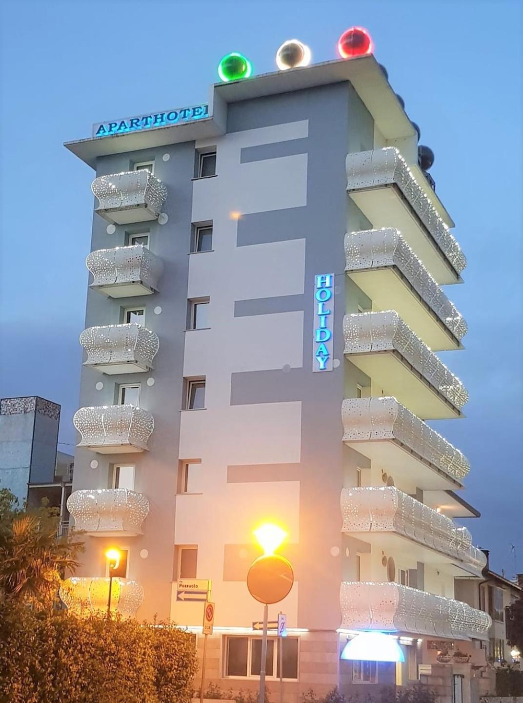 Appart-Hotel Holiday Lignano Sabbiadoro Exterior foto