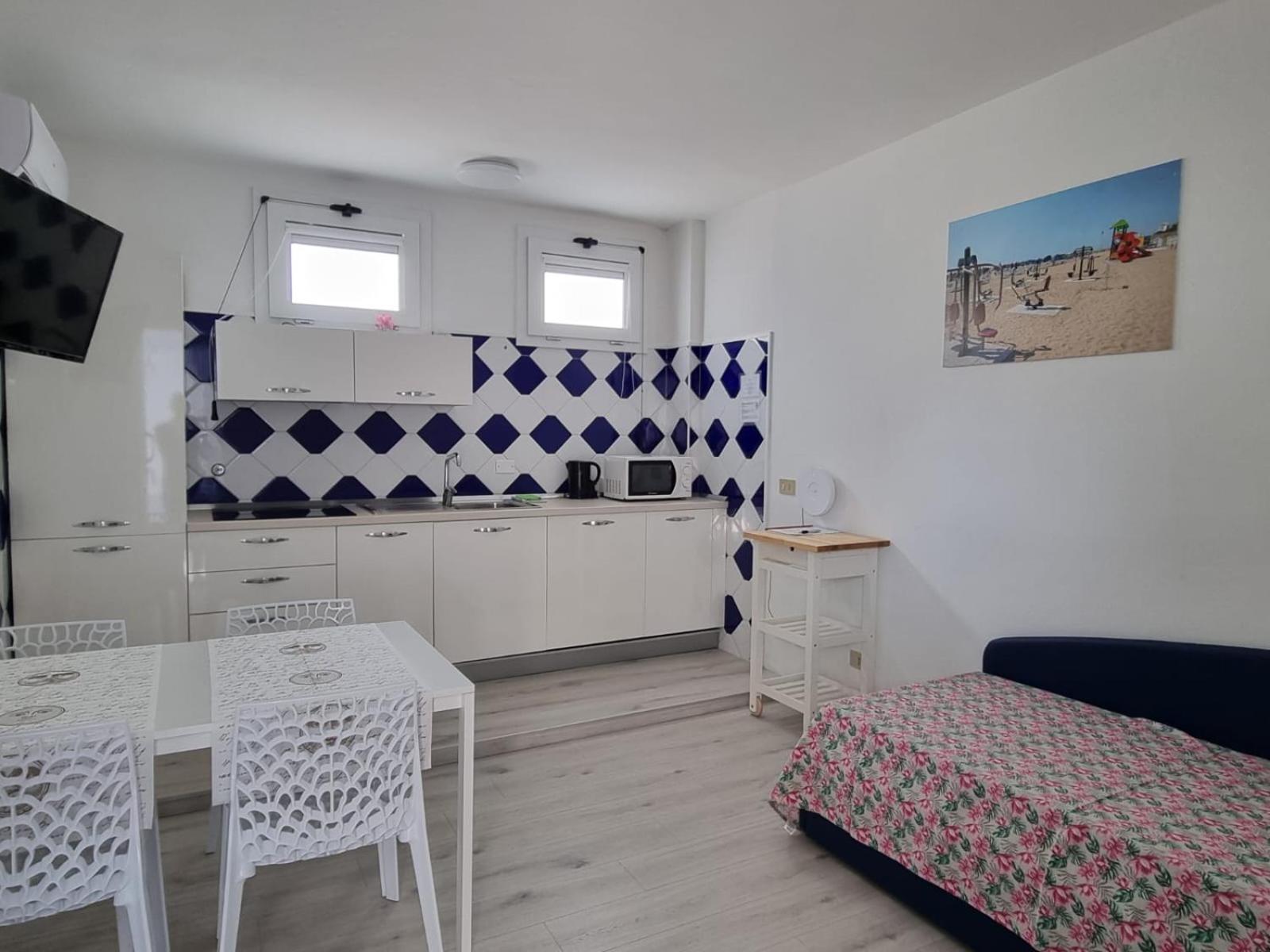 Appart-Hotel Holiday Lignano Sabbiadoro Exterior foto