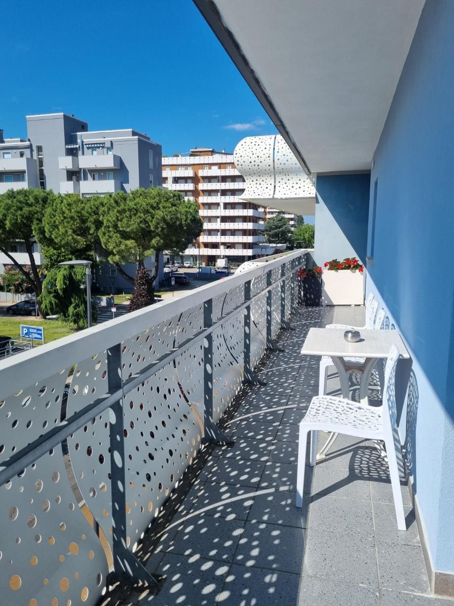Appart-Hotel Holiday Lignano Sabbiadoro Exterior foto
